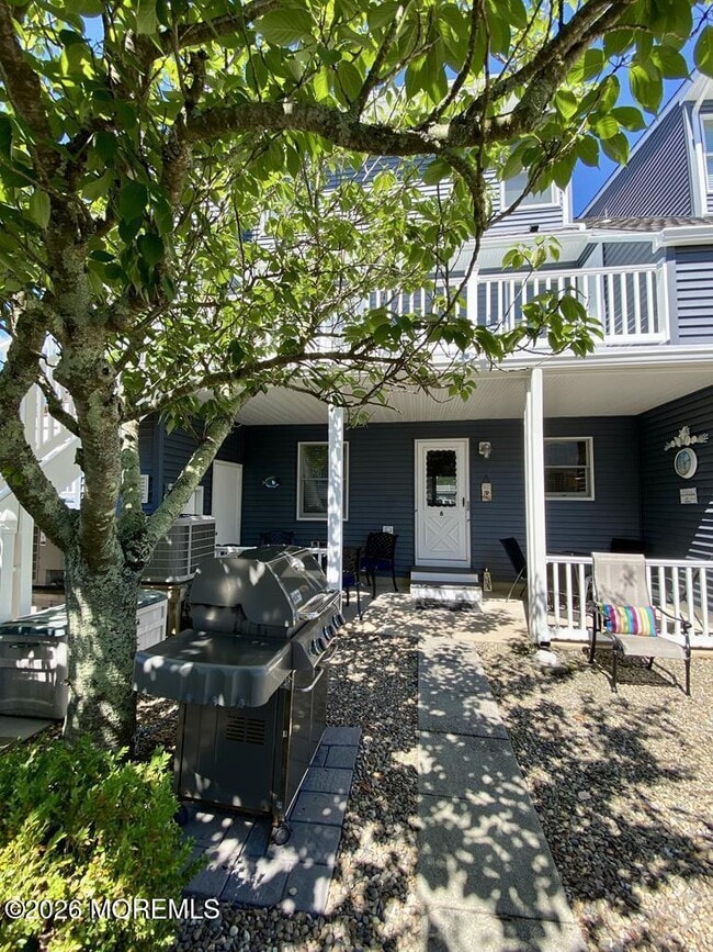 Building Photo - 10 SE Central Ave Unit 6