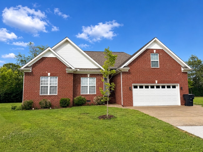 Building Photo - Spacious 3 BR 2 Bath + Bonus in Cul de Sac in Murfreesboro!