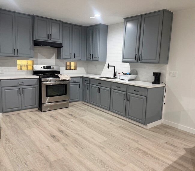 Photo - 143 Hollyvale Dr