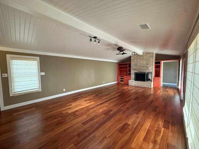 Photo - 821 Laura Belle Dr