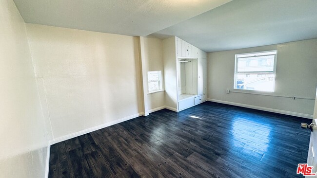Photo - 219 E 10th St Condo