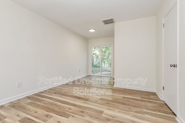 Photo - 1102 Campbell St