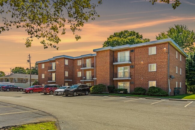 Photo - Hillcrest Apartments