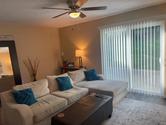 Photo - 114 Hughson Ct