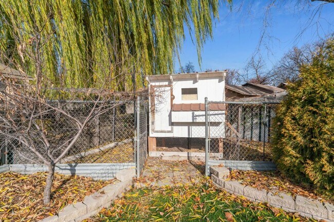 Photo - Home for rent with large backyard! 2306 Plum St Unit 4306