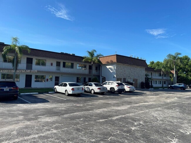 Building Photo - 2878 Donnelly Dr Unit 205