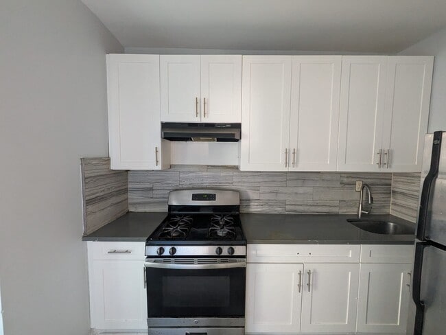 Building Photo - 200 Bergen Ave Unit 1