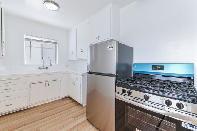 Photo - 5757 La Mirada Ave Unit 04