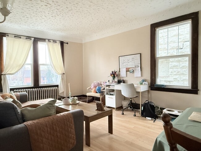 Building Photo - 524 Pitt St W Unit 303