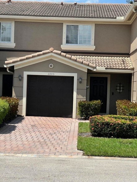 Building Photo - 2205 Marshfield Ct