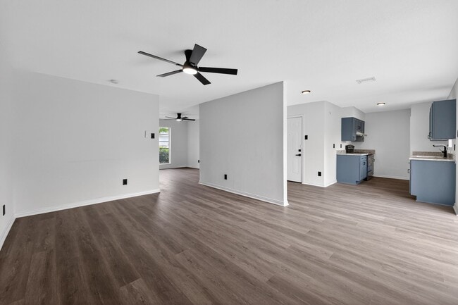 Building Photo - 302 Independence Dr