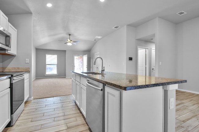 Photo - 7526 104th St