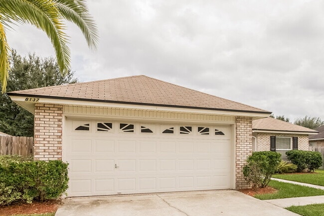 Photo - 8137 Leafcrest Dr