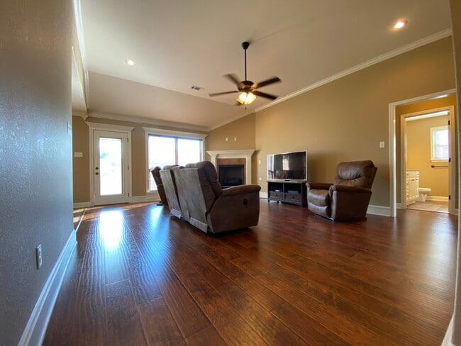 1317 Puritan Dr