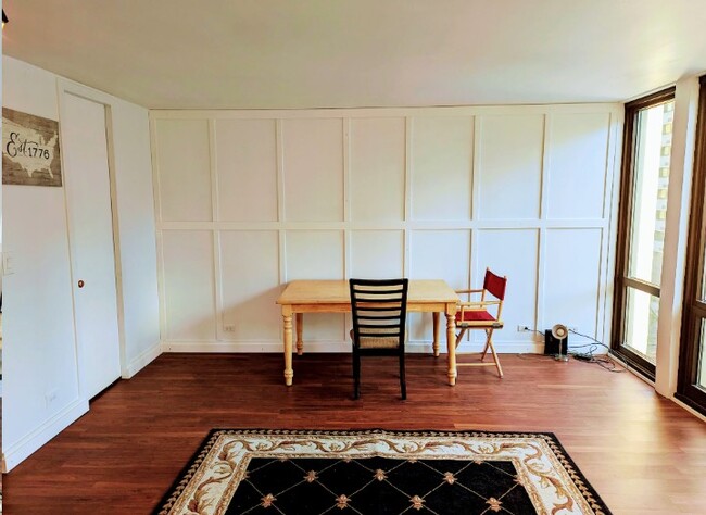 Photo - 1 E Scott St