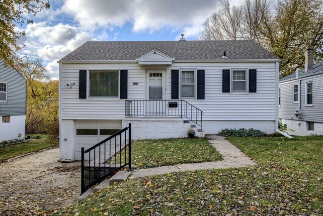 Building Photo - Charming 2 Bedroom With Spacious Living In Benson!!