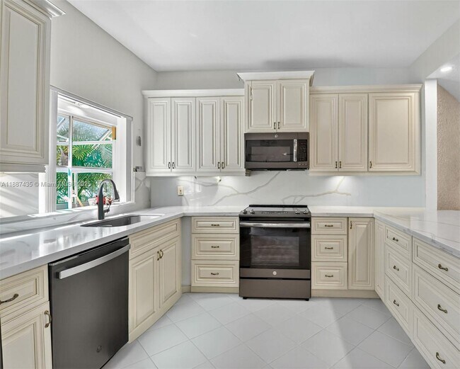 Photo - 11698 Briarwood Cir Unit 1