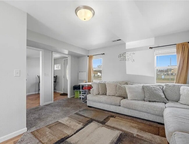 Photo - 1525 5th Ave NW