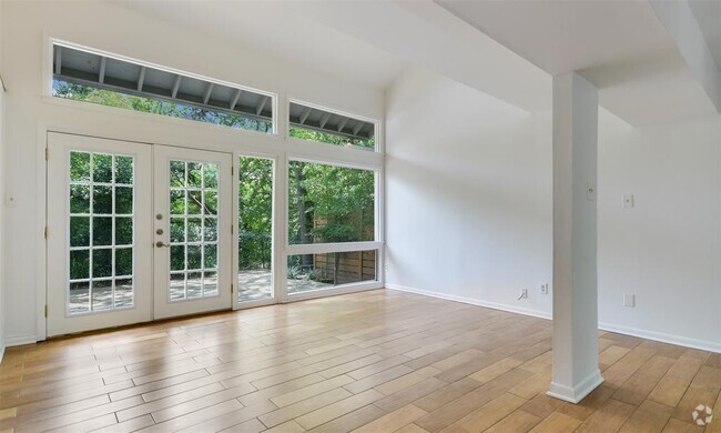 Building Photo - 2202 W 9th St Rental