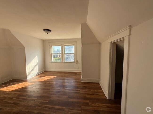 Building Photo - 815 Walnut St Unit 2 Rental