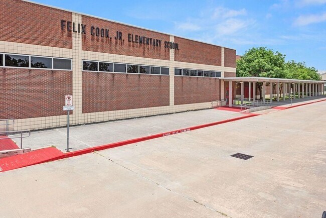 Photo - 6809 Glass St