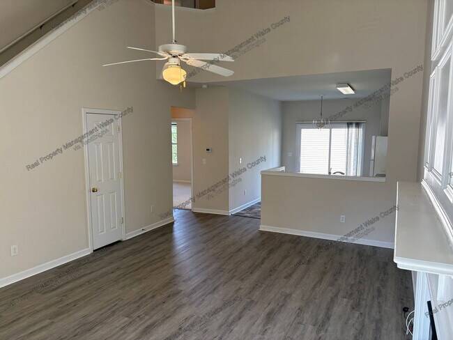 100 Caraleigh Ct