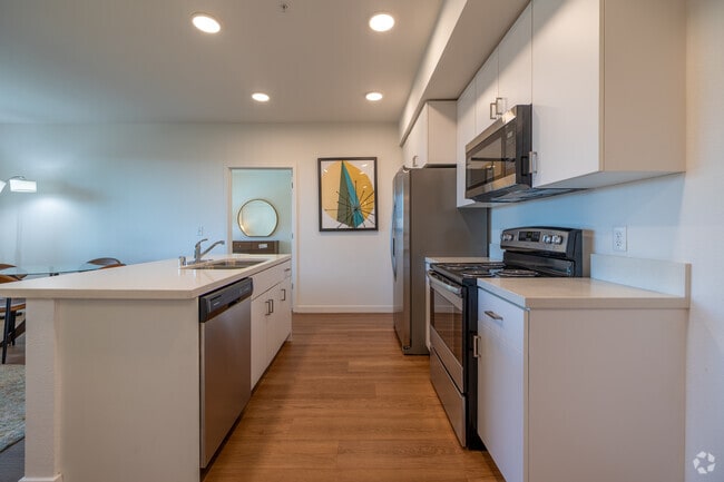 2BD, 2BA 874SF Kitchen - Eight Mile House Apartments