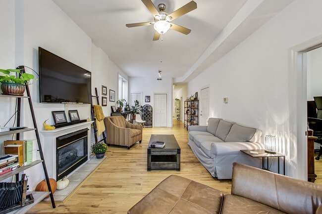 Photo - 1451 N Maplewood Ave Unit 2F