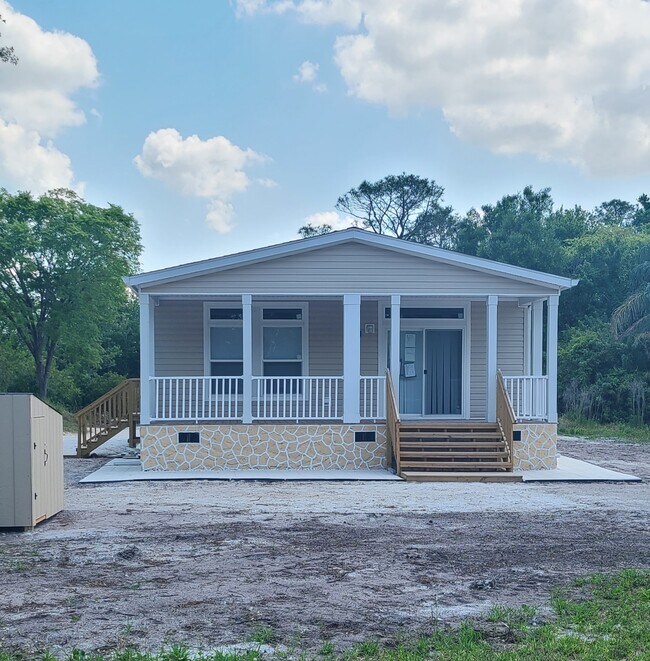 Photo - 733 9th St House