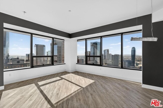 Photo - 1100 Wilshire Blvd Unit 2811