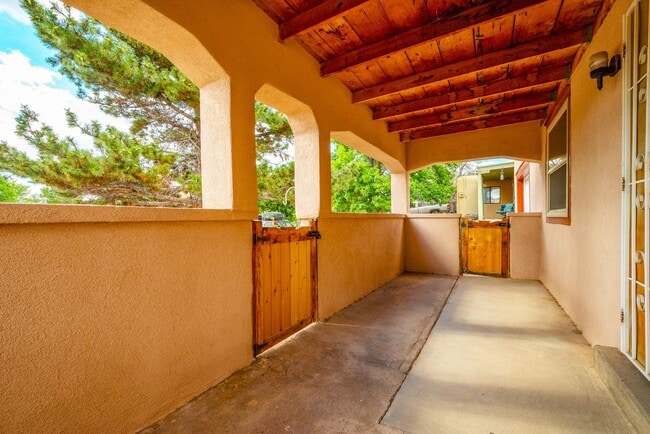 2911 Avenida Alamosa
