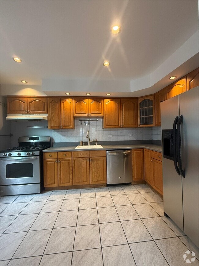 Building Photo - 71-05-71-69 69th Pl Rental
