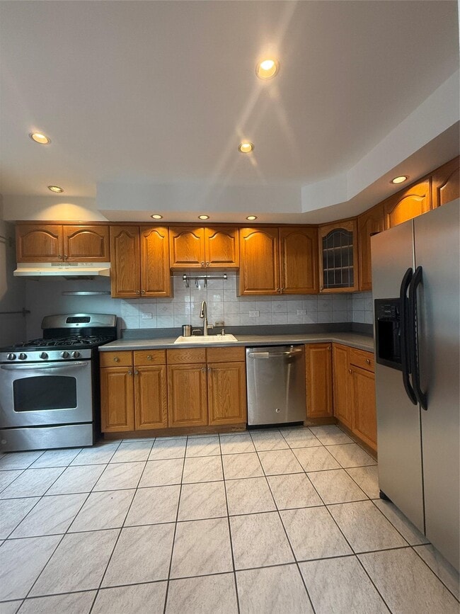 Photo - 71-05-71-69 69th Pl Apartamento