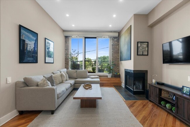 Building Photo - 2533 N Ashland-2D Unit 2D