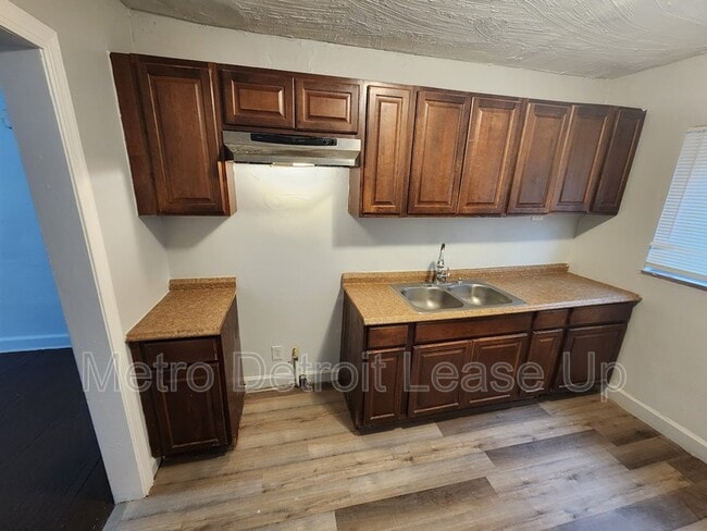 Photo - 10724 Whitehill St