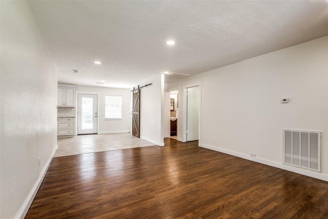 Photo - 235 Live Oak St