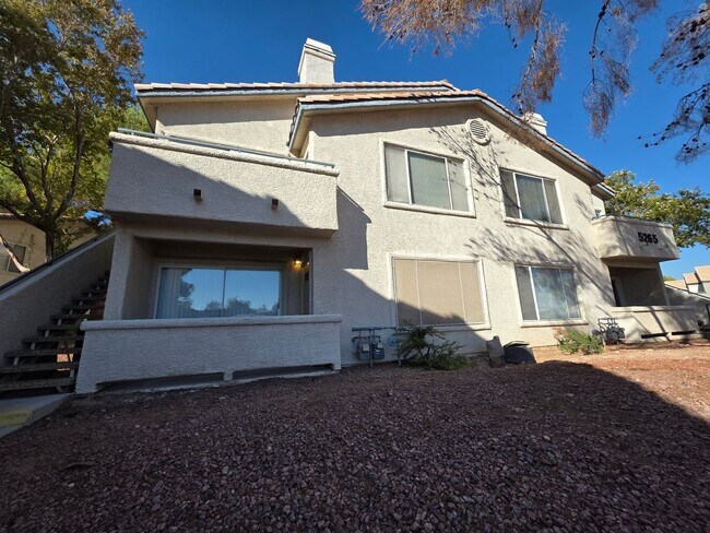 Building Photo - Welcome Home To Canyon Willow