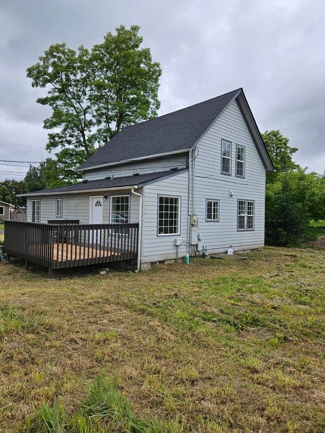 Photo - Serene 4 bedroom farmhouse in a quiet country neighborhood completely renovated