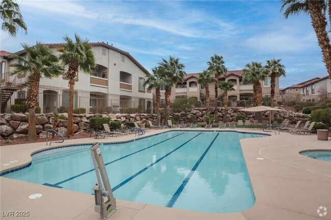 Building Photo - 2305 W Horizon Ridge Pkwy Unit 1023 Rental