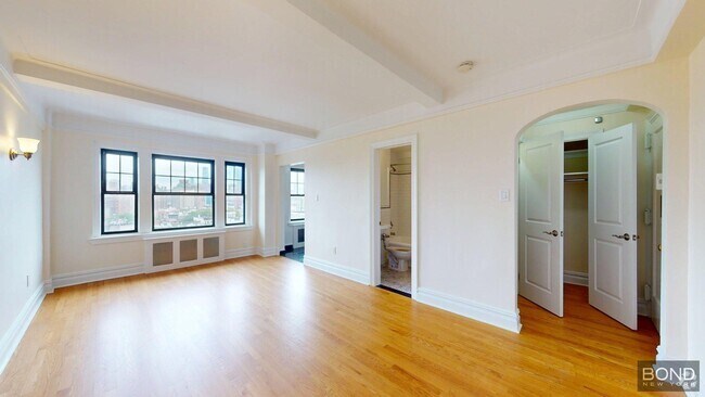 Building Photo - 95 Christopher St Unit 13J Rental