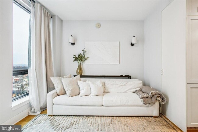 Photo - 1211 Van St SE Unit 902