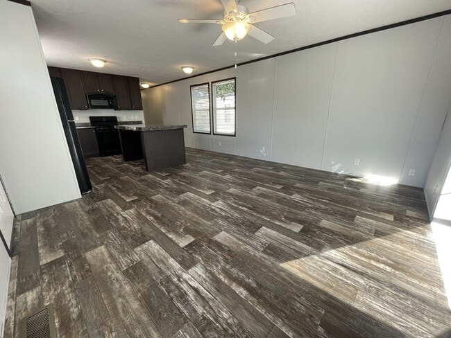 Photo - 15978 Villaire Ave