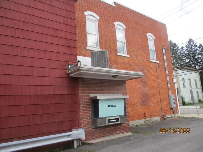 Building Photo - 126 Main St Rental