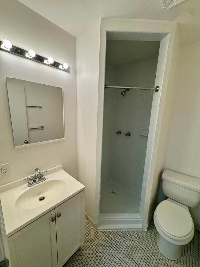 Photo - 10-16 E Chase St