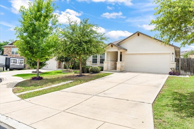 Building Photo - Large, 4 bedroom single story in a beautiful community full of amenities for you to enjoy!