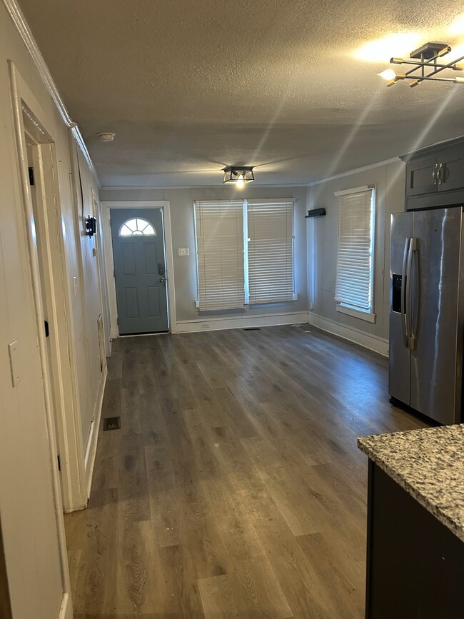 Photo - 3914 Bearwood Ave