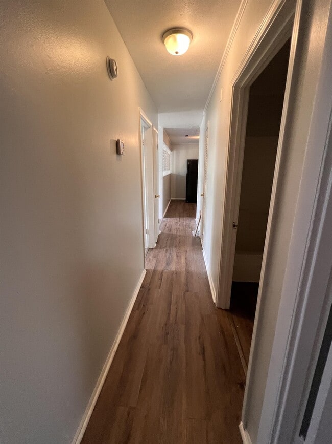 Building Photo - 106 Whiteoak Cir