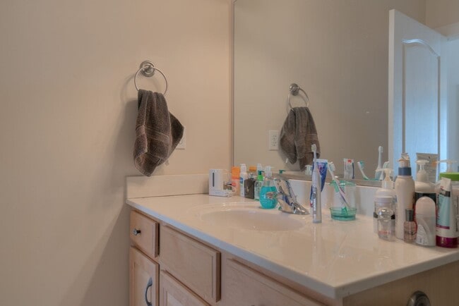 Photo - 250 Sheliah Ct