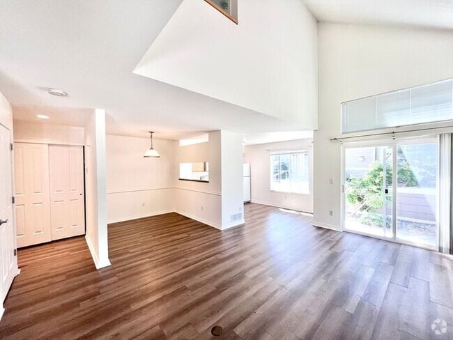 Building Photo - 2 Bedroom, 1.5 Bathroom Condo Only Seconds...