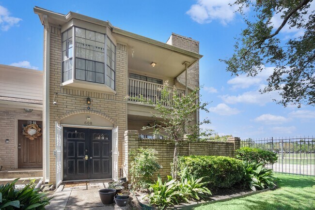 Photo - 800 Country Pl Dr